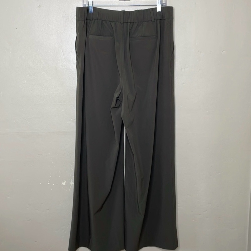 Banana Republic Women's Wide-Leg Pants in Olive - Picture 8 of 9